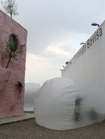 Big Babol for an inflatable world